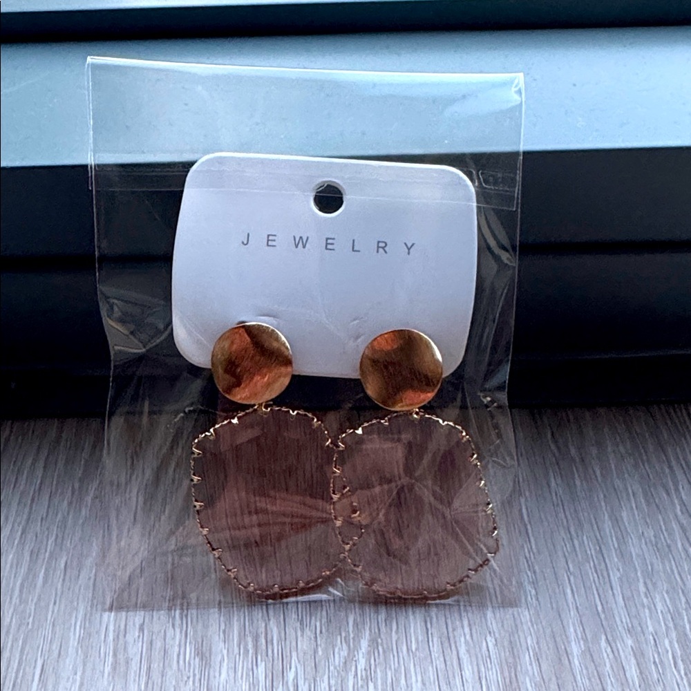 Champagne Geometric Drop Earrings NEW 🏷️ - Picture 5 of 6